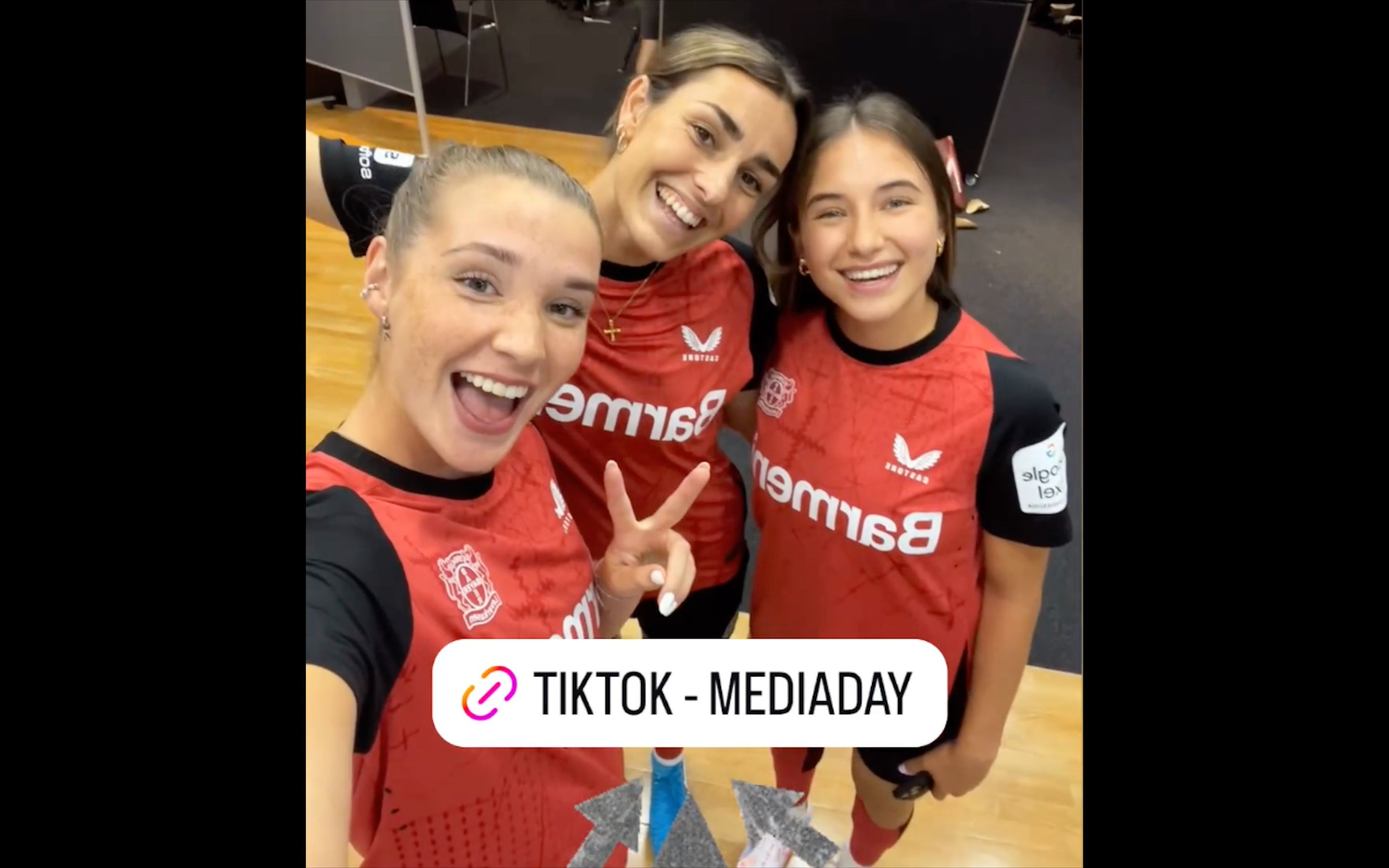 包含加拿大女足队实力出众，成为热门球队的词条