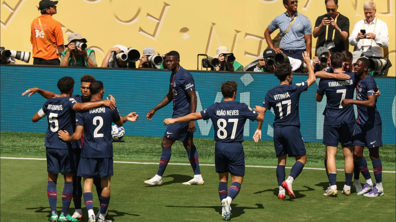 关于皇马主场大捷，球员赛后激动庆祝胜利，技术情况关于业务.的信息